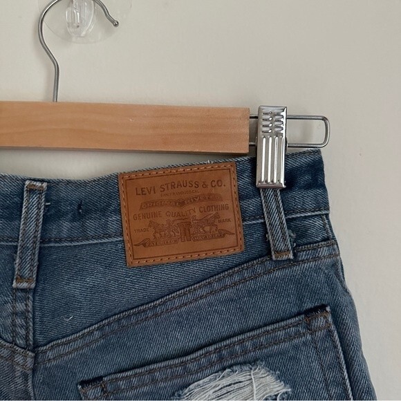 Levi's Premium Wedgie High Waisted Cut Off Jeans Shorts Medium Wash Women's 26 - Picture 11 of 12